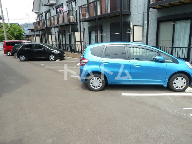サンライズ津田沼Ⅱの駐車場|建物前の駐車場