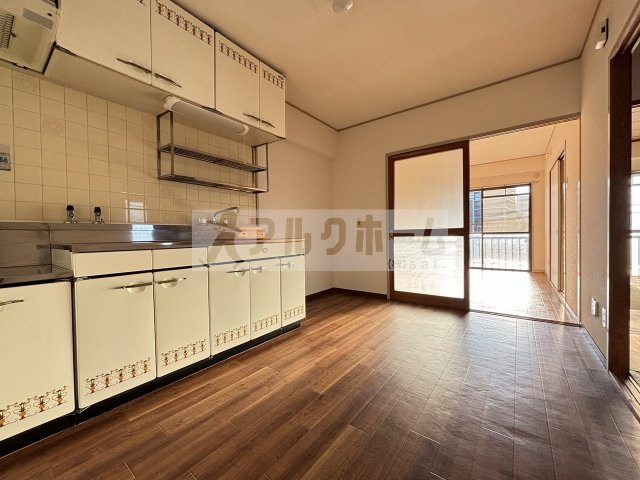 コーポ西村の居間・リビング