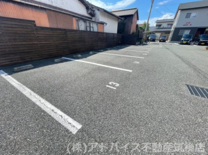 八女郡広川町大字一條のアパートの駐車場