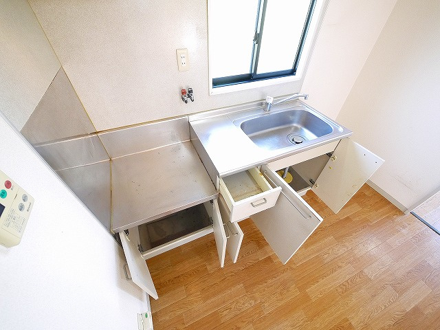 ジョイコートＢのキッチン|コンパクトなキッチンで掃除もラクラク