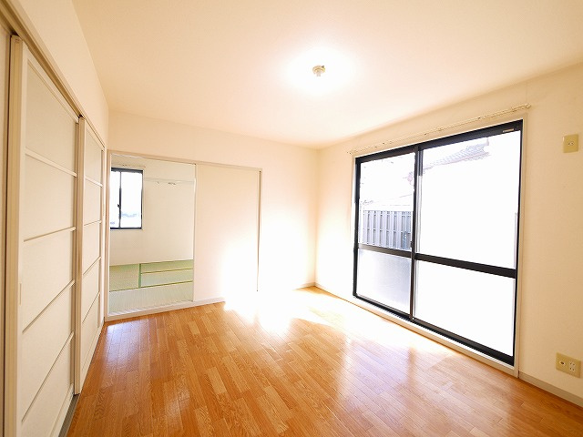 ジョイコートＢの洋室|広々とした洋室です