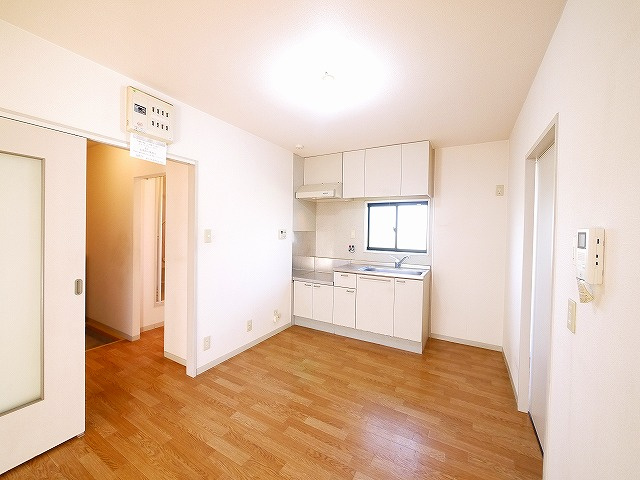 ジョイコートＢの居間・リビング|使いやすい居間です