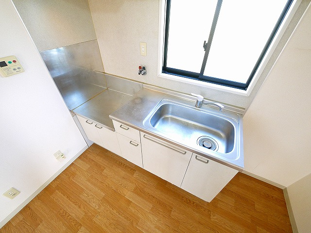 ジョイコートＢのキッチン|コンパクトなキッチンで掃除もラクラク