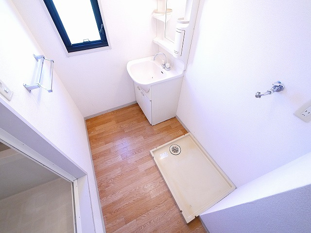 ジョイコートＢの洗面所|忙しい朝には欠かせない洗面所です