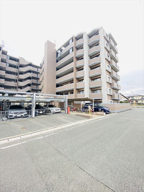 アーバンパレスリブラン都府楼壱番館の駐車場