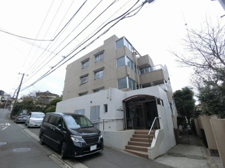 【外観】 | 総戸数３０戸、１９８３年２月築、管理人は巡回勤務につき管理体制良好です♪