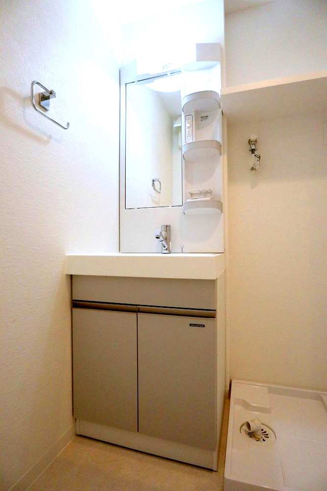 サヴォイラルカンジュ　12階の独立洗面台|サヴォイラルカンジュ　朝の身支度には欠かせない独立洗面化粧台