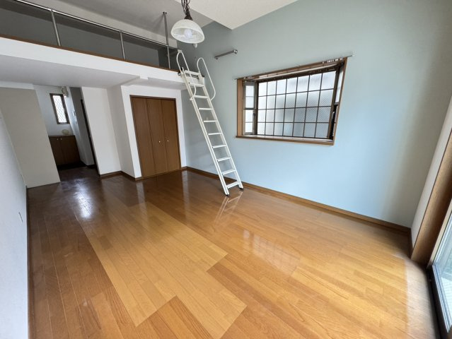 リバーサイドすみれの玄関