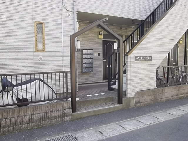リバーサイドすみれのエントランス