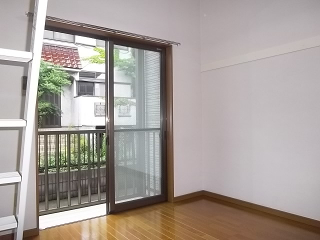 リバーサイドすみれの洋室