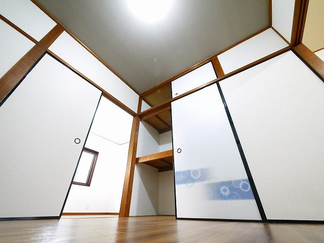 神殿町テラスハウスの収納|たっぷりとした収納スペースです