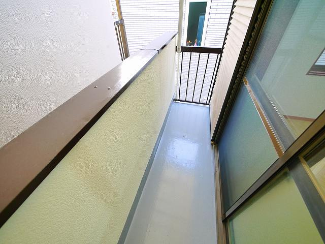 神殿町テラスハウスのバルコニー|お洗濯にも便利なバルコニー付き