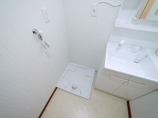 神殿町テラスハウスの設備|嬉しい室内洗濯機置き場がございます。