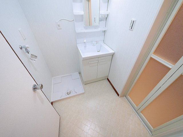 神殿町テラスハウスの洗面所|忙しい朝には欠かせない洗面所です