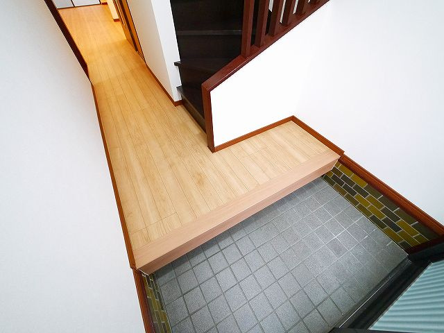 神殿町テラスハウスの玄関|きれいな玄関です