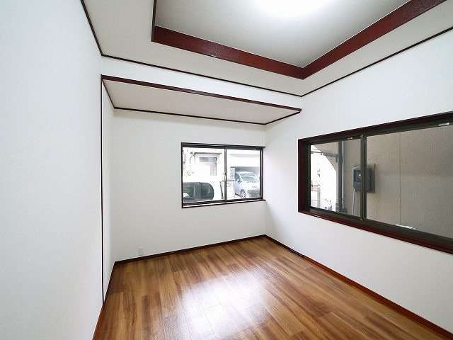 神殿町テラスハウスの寝室|きれいな洋室です