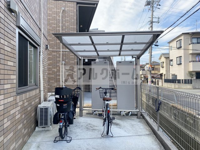 グランドソレーユ東山本Ⅲの駐車場