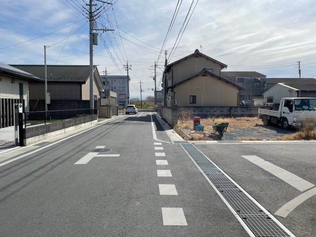 高崎市新町第23（全2棟）1号棟の前面道路含む現地写真