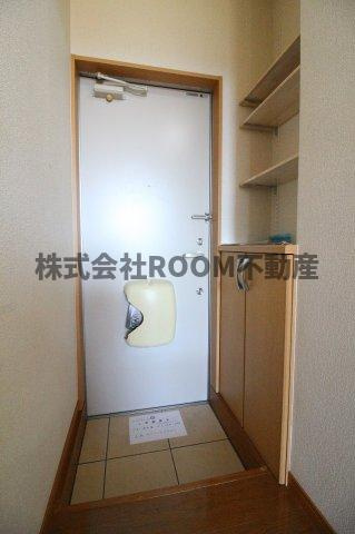 ソレイユ郡元の玄関|明るい玄関です