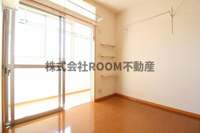 ソレイユ郡元の寝室|広くて明るい寝室