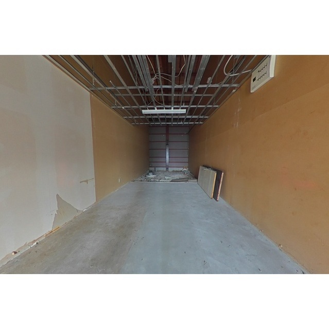 岩崎山田店舗の内装