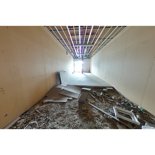 岩崎山田店舗の内装