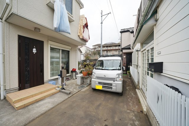 【横浜市神奈川区菅田町2976-6新築戸建て】★仲介手数料無料★（神大寺小学校・菅田中学校）の前面道路含む現地写真|周辺は落ち着いた雰囲気の住宅街です