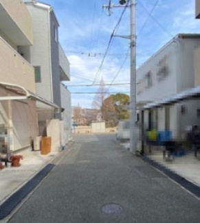 【前面道路含む現地写真】