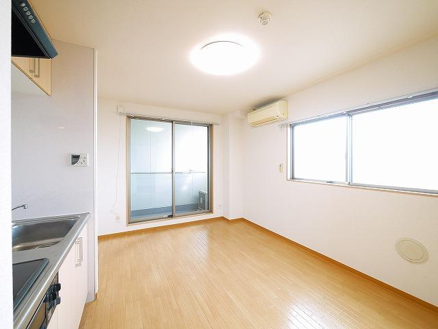 エクセレント天理の内装|リビングです