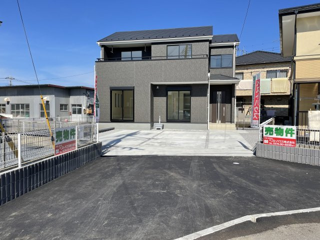 藤岡市藤岡第8（全1棟）1号棟の前面道路含む現地写真|■ご案内・資料請求はお気軽にどうぞ♪　
■フリーダイヤル：0120-900-346
■メールでのお問い合わせは【資料請求】からご連絡ください。
