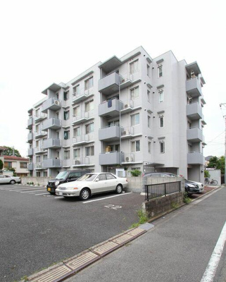 【駐車場】 | グランドゥール蕨市民公園 | 外観