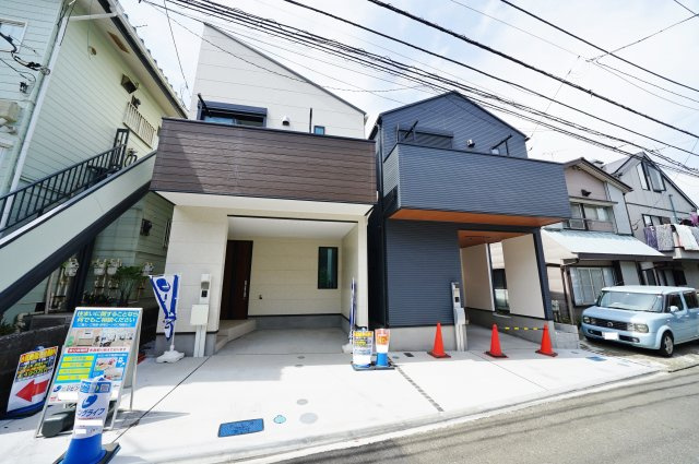 三ッ沢上町駅徒歩１０分！勾配天井のLDK♪神奈川区神大寺３丁目　全２棟新築戸建ての外観|「三ツ沢上町」駅まで徒歩約10分の立地。