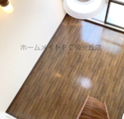 【居間・リビング】 | プレステージフジ狭山壱番館 | ロフト部から見た室内。
※イメージ　反転タイプのお部屋の写真。ご参考にどうぞ。