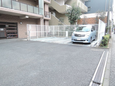 【駐車場】 | 横浜蒔田ローヤルコーポ | 機械式駐車場です。