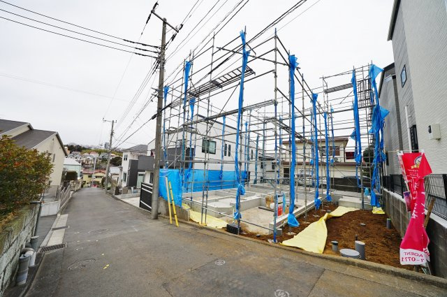 ＬＤＫ１８帖以上の大型４ＬＤＫ♪神奈川区菅田町　全２棟新築戸建ての前面道路含む現地写真|LDKは約18帖。ゆったりとお過ごしいただけます。