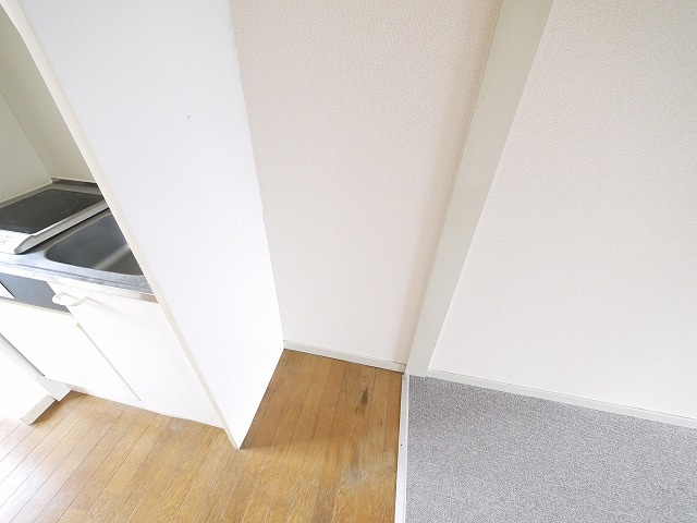 パレスナップのキッチン|冷蔵庫置き場もございます。