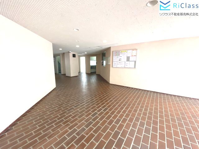 春日野マンションのエントランス|ゆとりのあるエントランスです