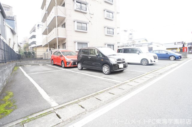 エスポアールⅡの駐車場