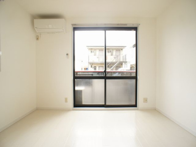 【居間・リビング】 | ラフォーレ・昴B | 快適に過ごせるエアコンが付いています♪