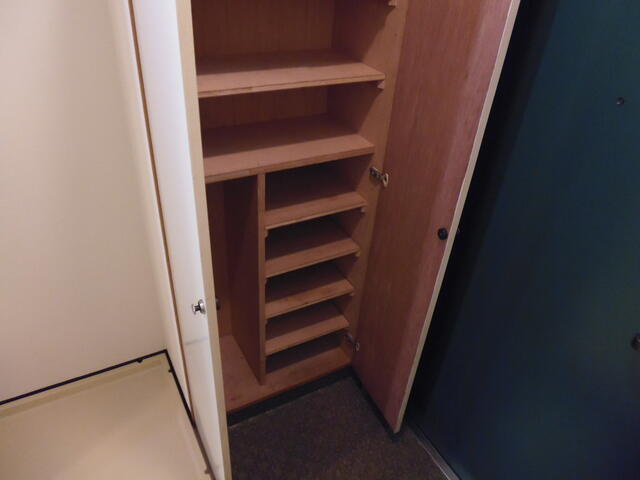 リブルHANASENの収納|写真は同タイプの部屋　下駄箱
※現況優先となります。