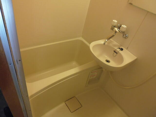 リブルHANASENの浴室|写真は同タイプの部屋
※現況優先となります。