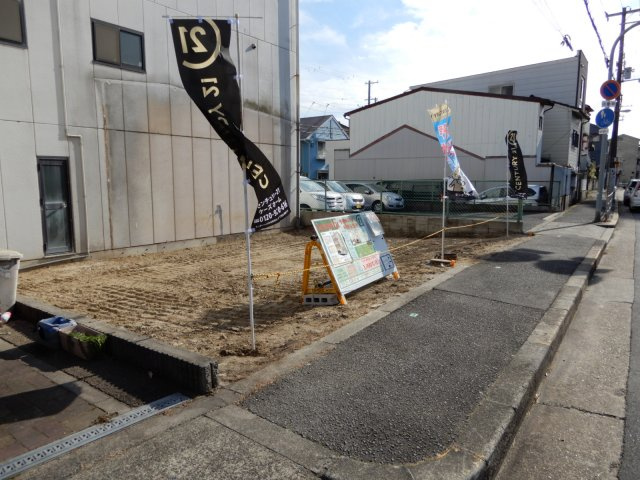 ケーズグランデ　今津北5丁目の前面道路含む現地写真|間口が広く　前面道路も広いので、陽当たり良好です♪