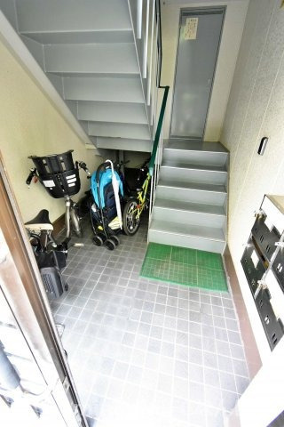 西田ハイツのエントランス