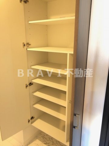 ファーストフィオーレ本町イーストⅡ　BRAVI不動産の収納|【ファーストフィオーレ本町イーストⅡ】シューズボックス