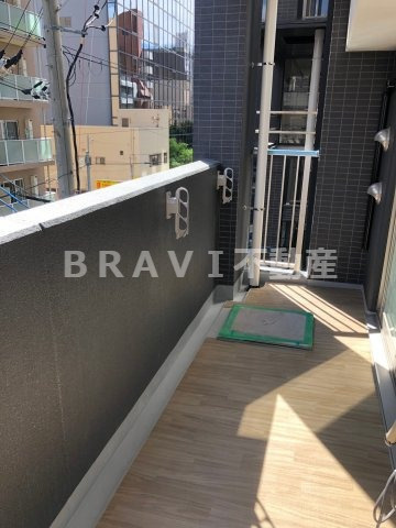 ファーストフィオーレ本町イーストⅡ　BRAVI不動産のバルコニー|【ファーストフィオーレ本町イーストⅡ】暖かな日差しのふりそそぐバルコニー