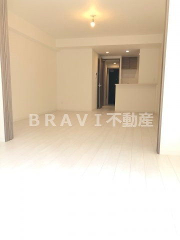 ファーストフィオーレ本町イーストⅡ　BRAVI不動産の居間・リビング|【ファーストフィオーレ本町イーストⅡ】ゆったり過ごせる居間です