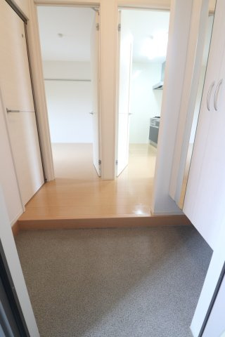 リヴィエール本町IIの玄関