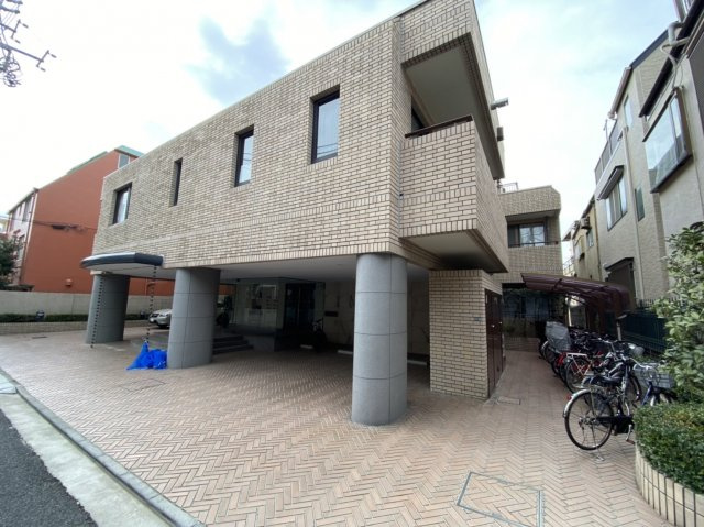 白山パーク・マンションの外観