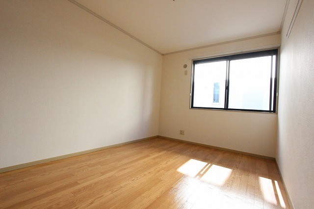 エクセル大倉山IIの居間・リビング