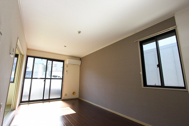 エクセル大倉山IIの居間・リビング